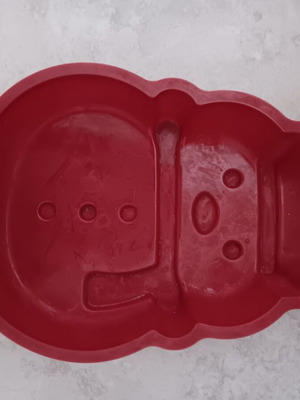 Cake mold used, snowman shape