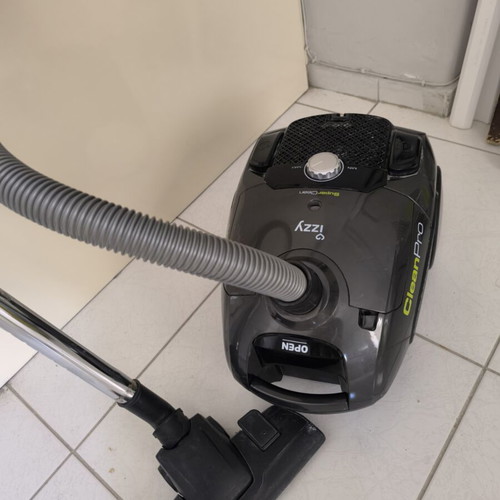Izzy CleanPro IZ-4101 vacuum cleaner like new, 800W, HEPA13 filter