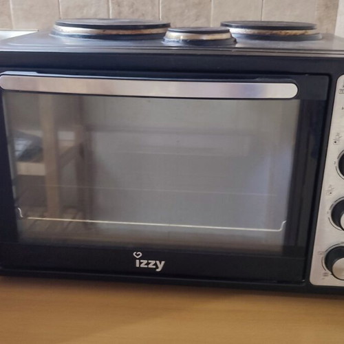 Izzy microwave oven in excellent condition