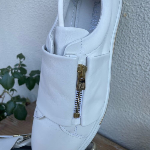 Mania white sneakers like new with gold details, size 38