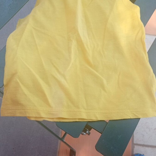Baby shirt Benetton like new, size 9 to 12 months