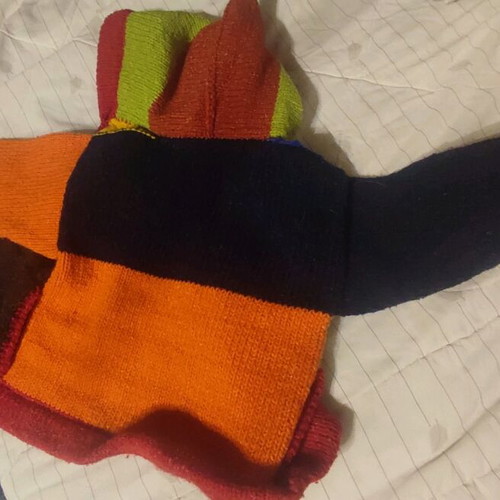 Hand knitted wool sweater with zipper and car decoration, new, for 3-year-old child