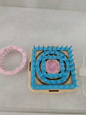 Set of versatile craft looms like new for knitted flowers