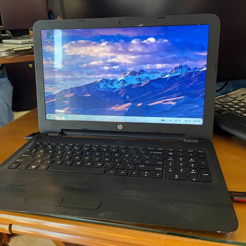 HP 15-ay003nv Laptop used, 8GB RAM, 256GB SSD, Intel Core i3
