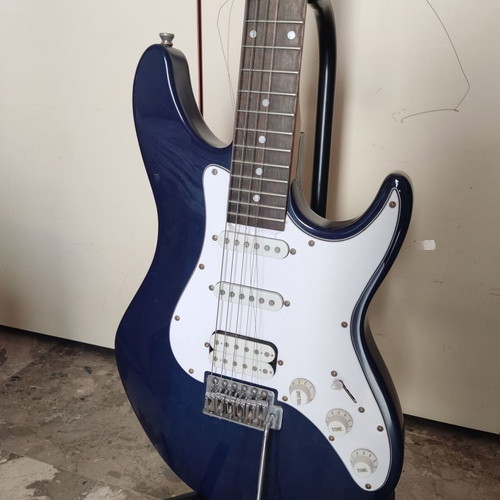 Ashton electric guitar used with stand and case