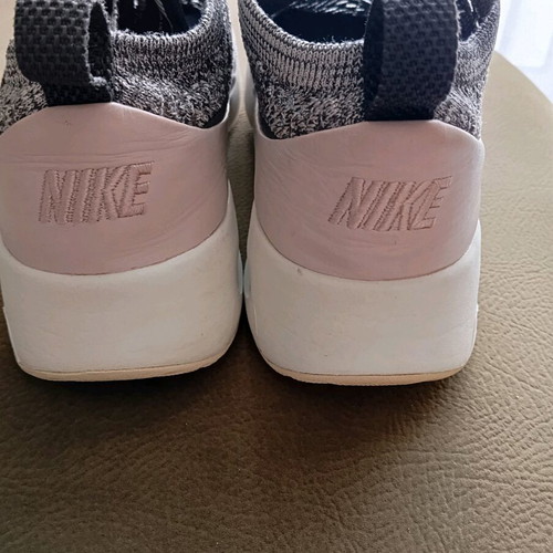 Nike women's athletic shoes used, size 38, gray and pink