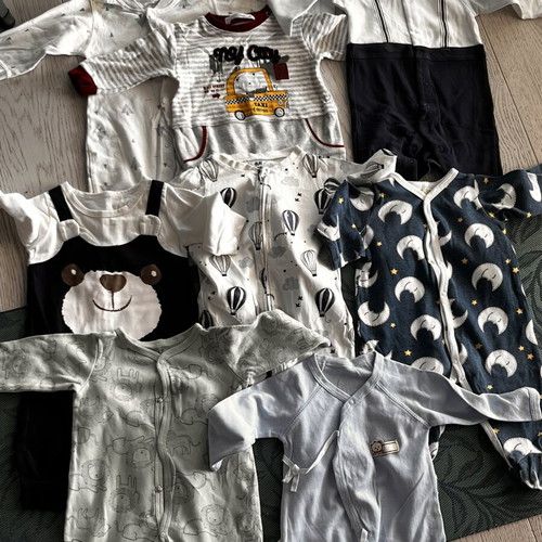 Set of 8 baby clothing pieces 6-9 months