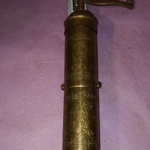 Vintage brass pepper mill like new with intricate designs