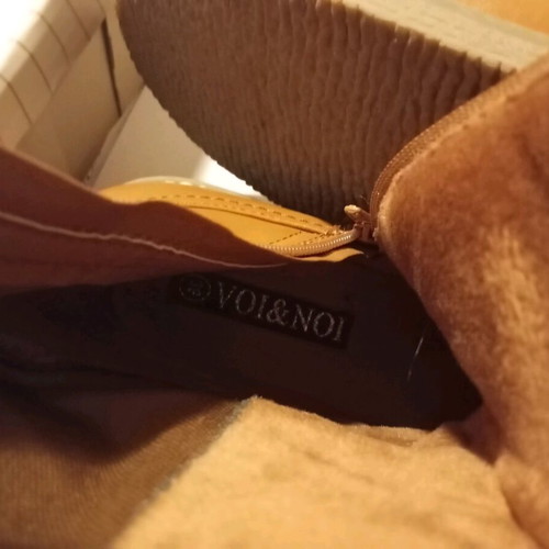 Boots color tabac size 39 like new with fur lining