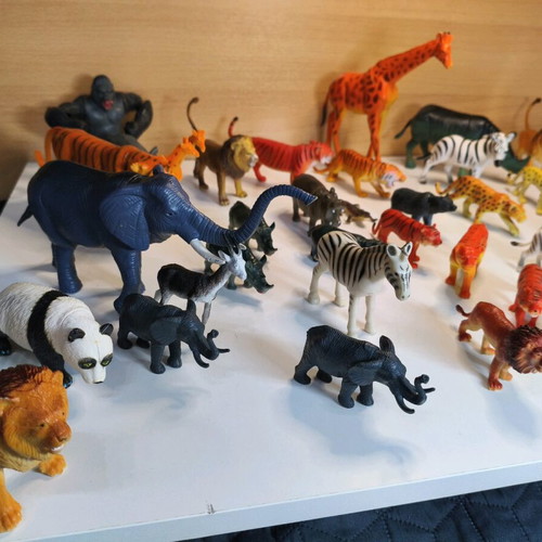 Educational jungle and savanna animals like new, over 40 pieces