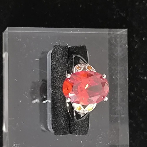 Ring with Large Red Crystal new, elegant fashion jewelry