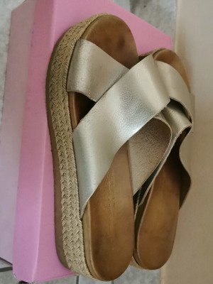 Women's slippers used size 39 gold