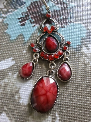 Earring red used, single