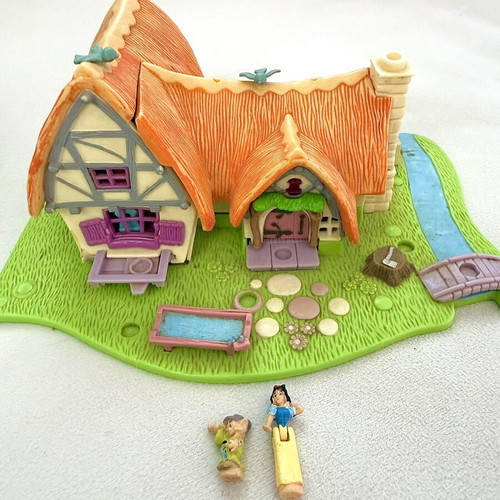 Polly Pocket Snow White figures, like new, with lights