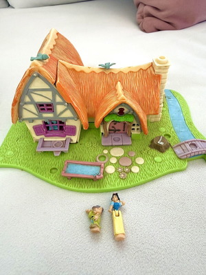 Polly Pocket Snow White figures, like new, with lights