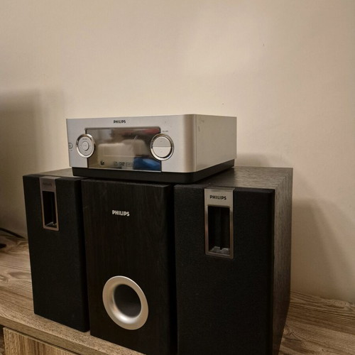 Phillips stereo system like new, CD-radio with sub woofer