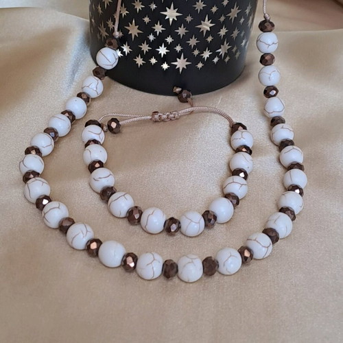 Necklace and bracelet set made of howlite and crystals new