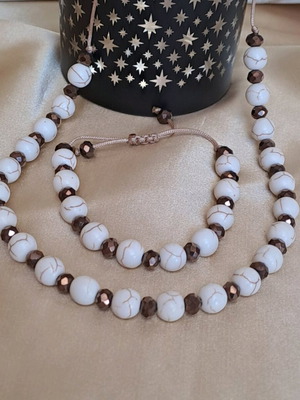 Necklace and bracelet set made of howlite and crystals new