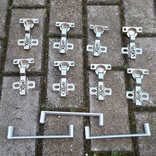 Hinges and knobs set used, 8 hinges, 3 knobs with screws