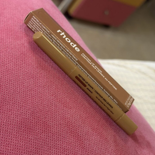 Strech lip contour pen new unused