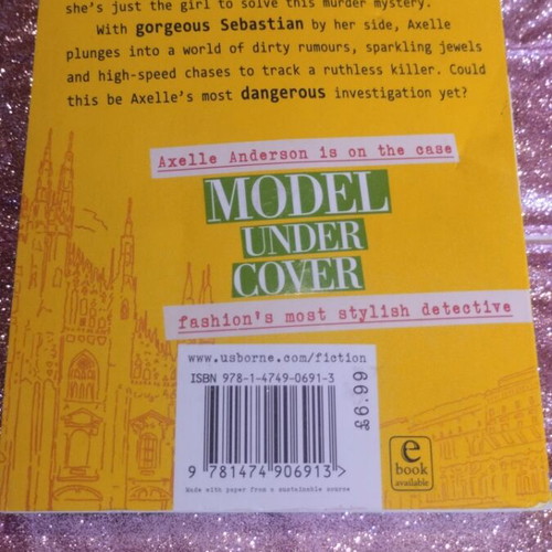 Model Undercover Dress To Kill book like new, English