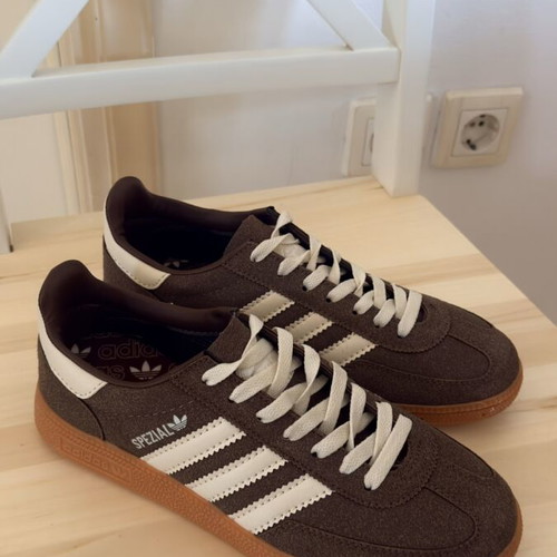 Adidas sneakers brown size 40
