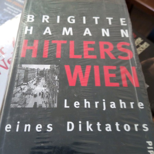 Collection of books about Hitler and Nazis like new, in German