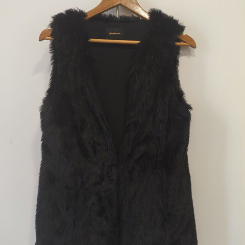 Stradivarius black sleeveless fur vest size Small like new