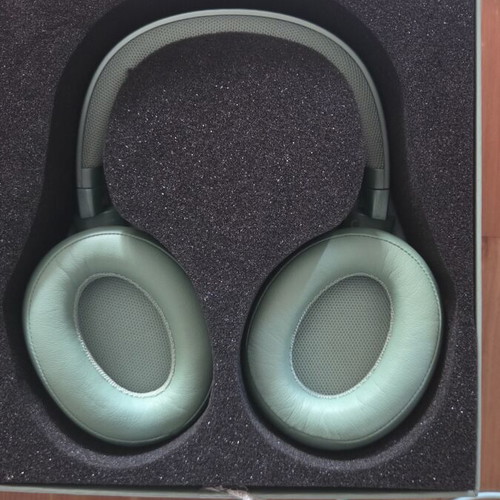 Fresh 'n Rebel Clam ANC wireless headphones like new, Misty Mint