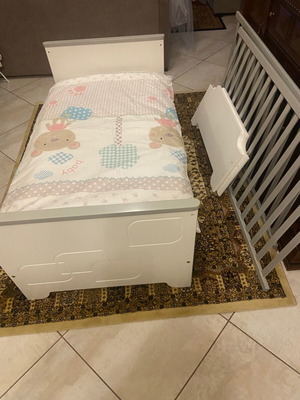 Pre-teen bed like new with accessories