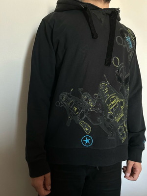 Converse sweatshirt black with designs and hood like new