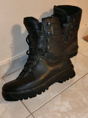 Meindl Gore-Tex boots used, size 44.5, black with Vibram sole