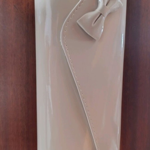 Handbag in sugar color with bow leather like new