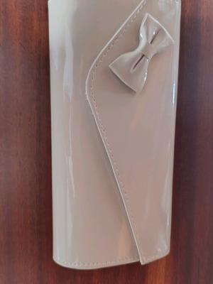 Handbag in sugar color with bow leather like new