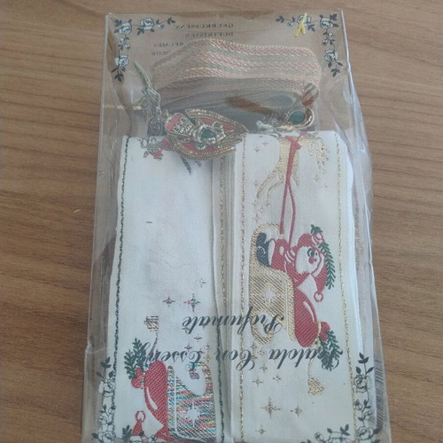 Christmas ribbons and tablecloths set new for festive table decoration