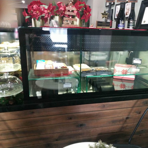 Display fridge with 3 cooling zones
