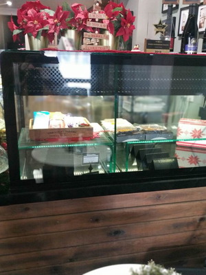 Display fridge with 3 cooling zones