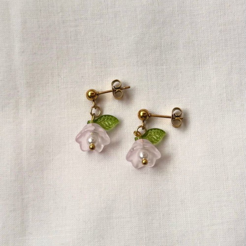 Handmade stud earrings with bead flowers, new