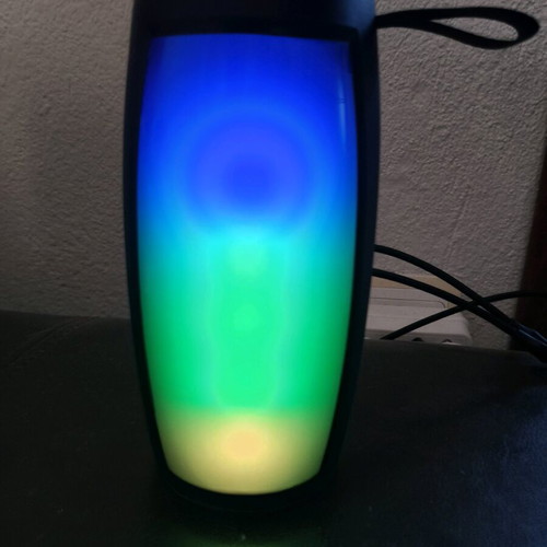 Φορητό ηχείο με φωτισμό RGB μεταχειρισμένο, ραδιόφωνο, USB, Bluetooth