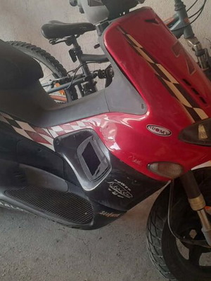 Gilera Runner 50 scooter 2004, red, automatic, 50 cc