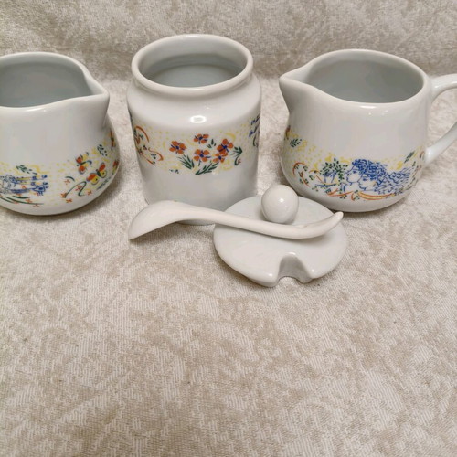 Collectible serving set like new, Stathopoulos design