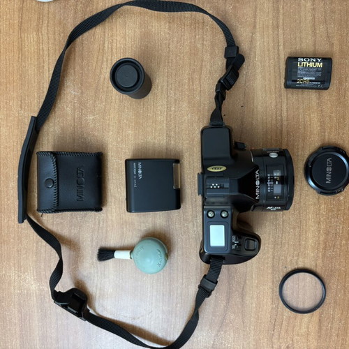 Minolta 3000i camera complete with carrying case like new