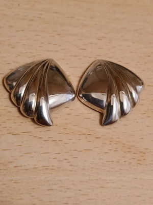Vintage earrings with clips