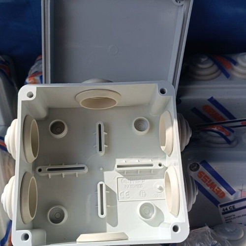 Gewiss junction box 100x100x50 mm new with 6 holes 29 mm IP55