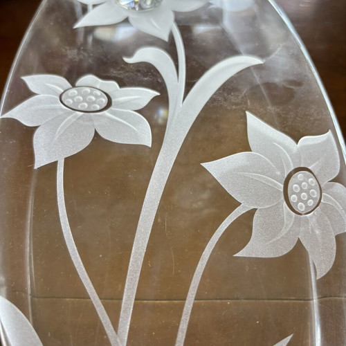 Vintage crystal vase with carved flowers and large stone, like new