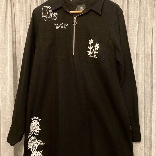 Volcom dress black with embossed patterns like new, size L