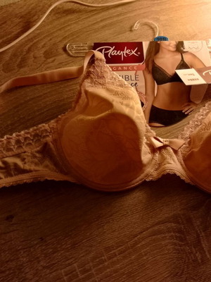 Playtex beige bra new with design and underwire