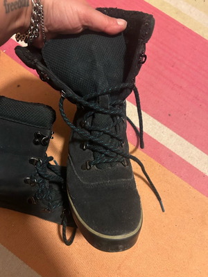 Keds boots like new with fur lining, blue leather