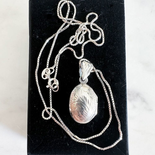 Vintage silver necklace with 925 silver photo locket, like new