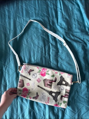 Children's crossbody bag with Eiffel Tower design like new, beige